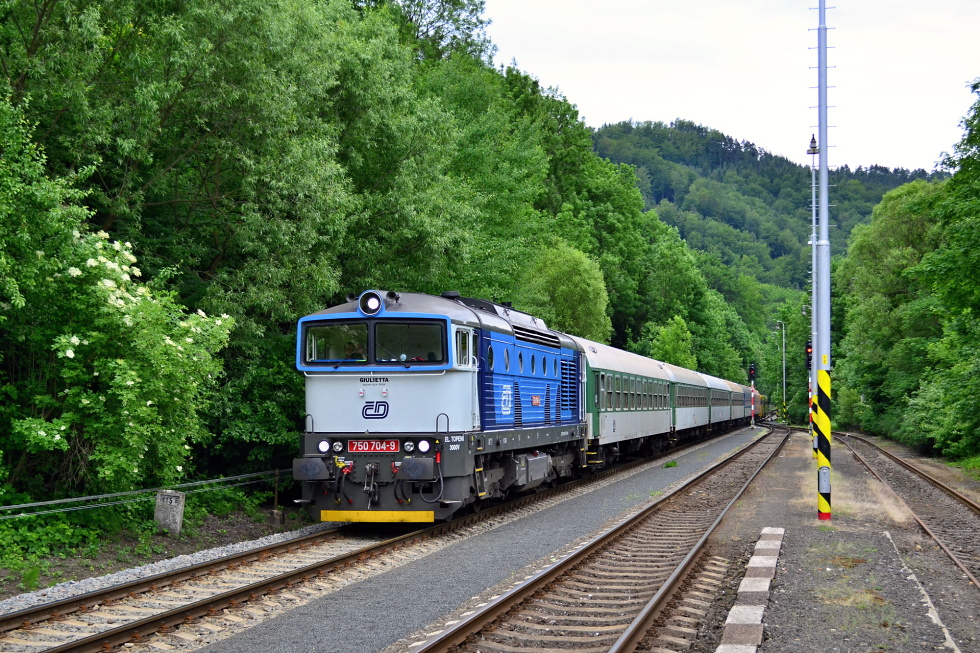 750 704-9