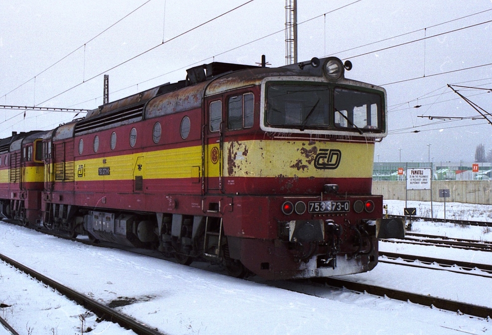 753 373-0
