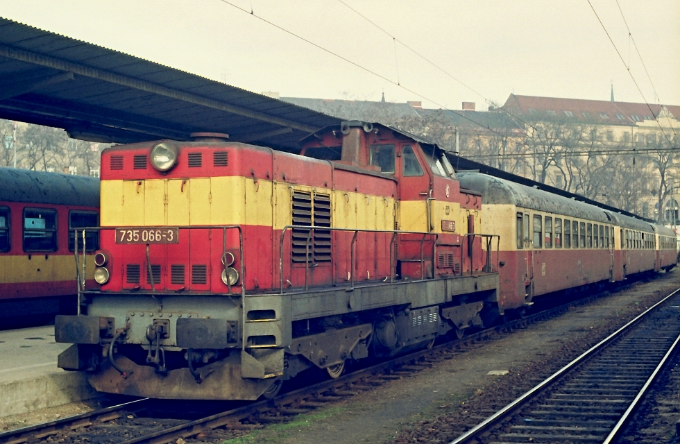 735 066-3