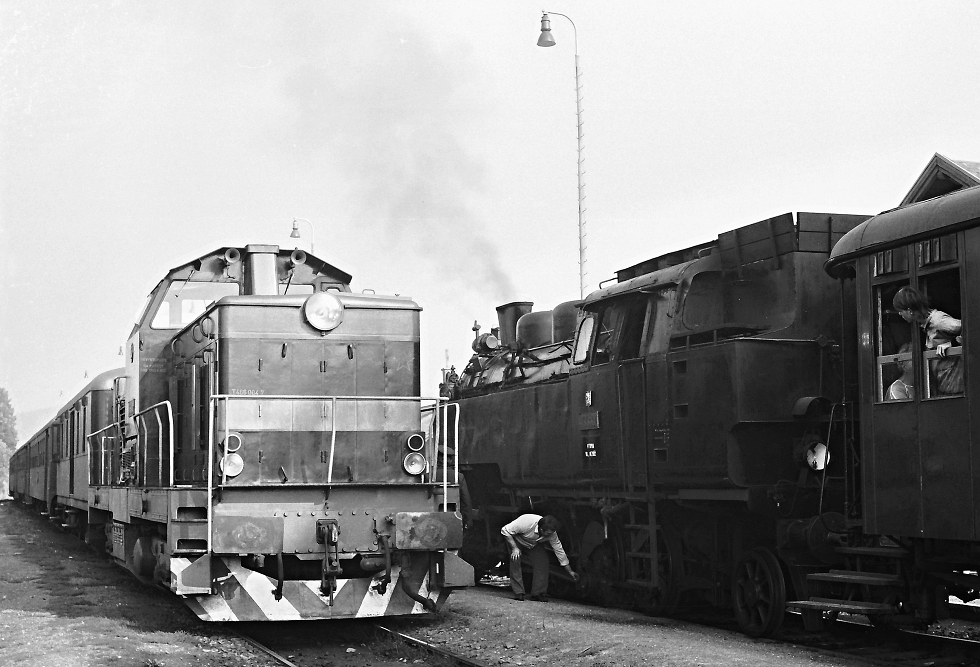 735 047-3
