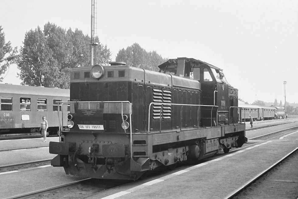 735 047-3