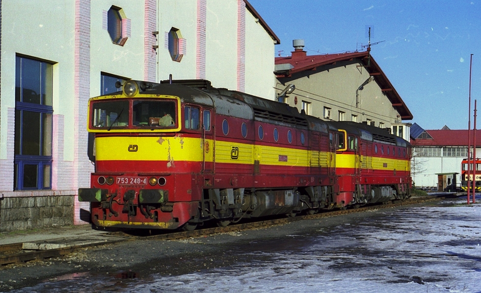 753 248-4