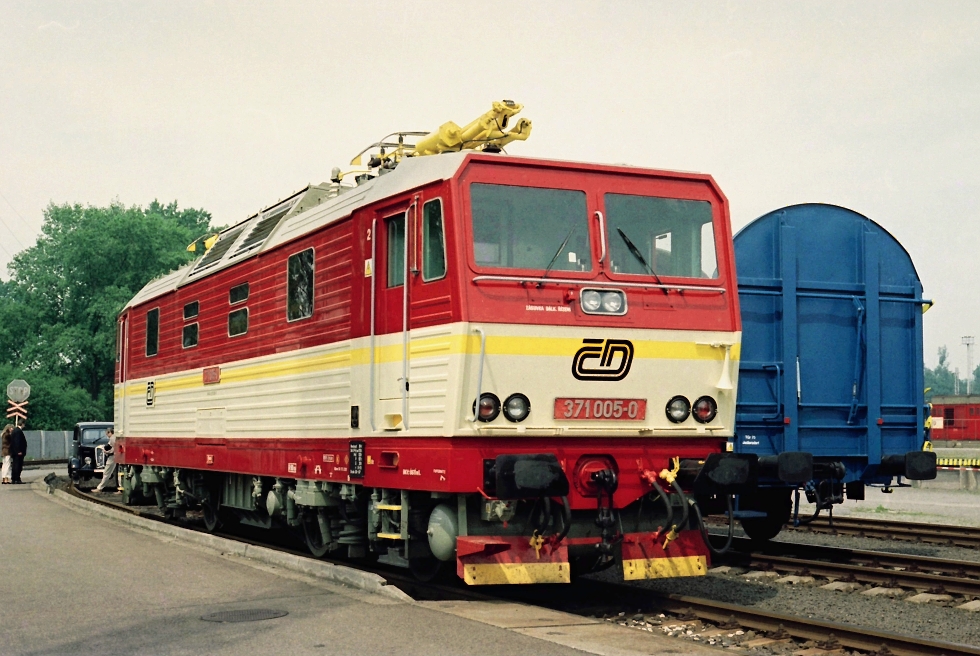 371 005-0