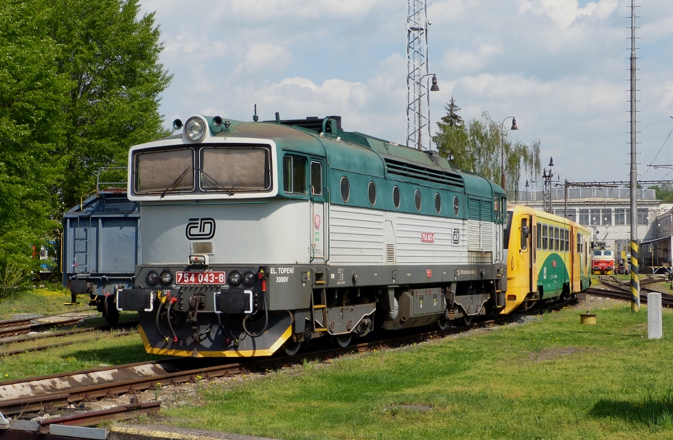 754 043-8