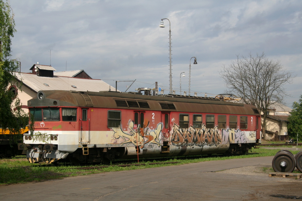 560 032-5