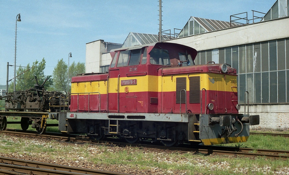 710 076-1