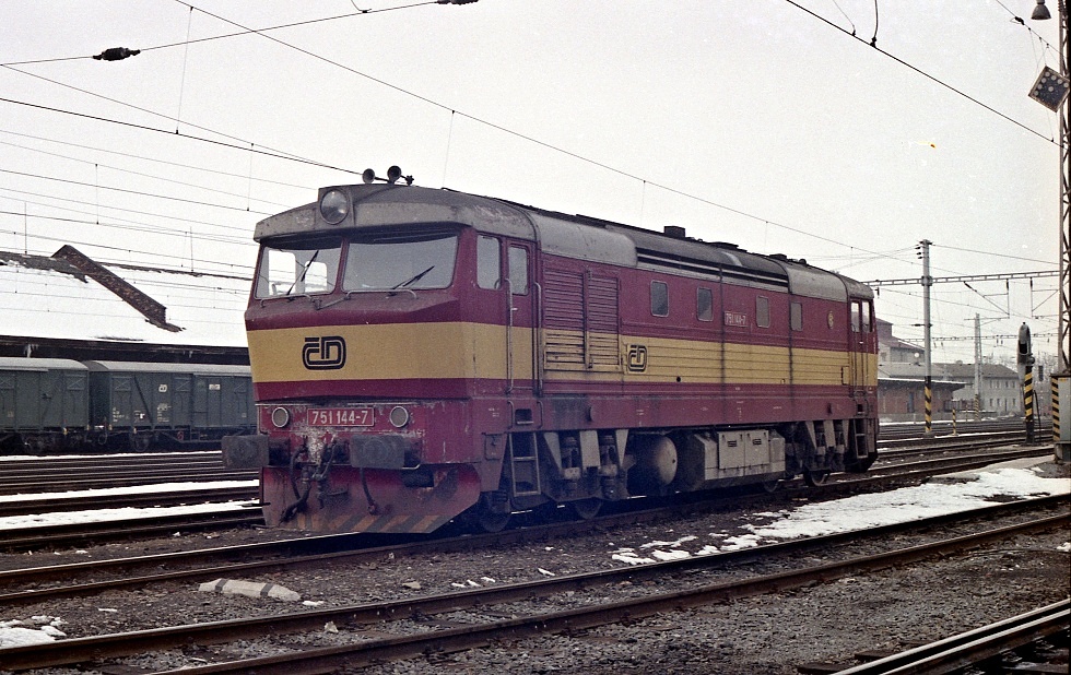 751 144-7