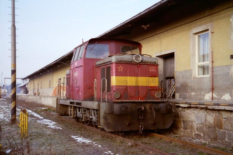 710 032-4