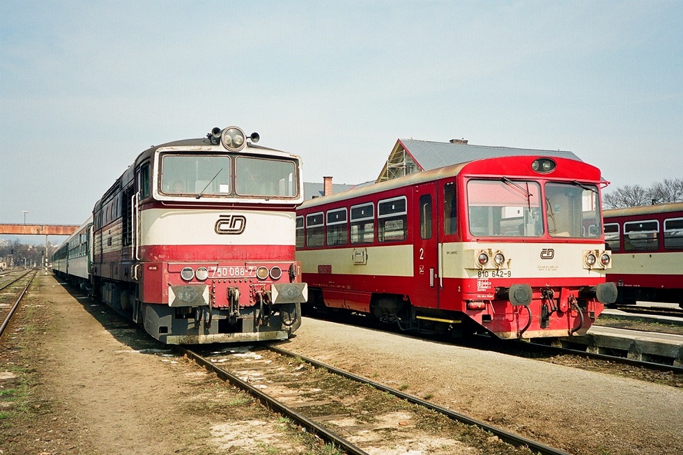 750 088-7