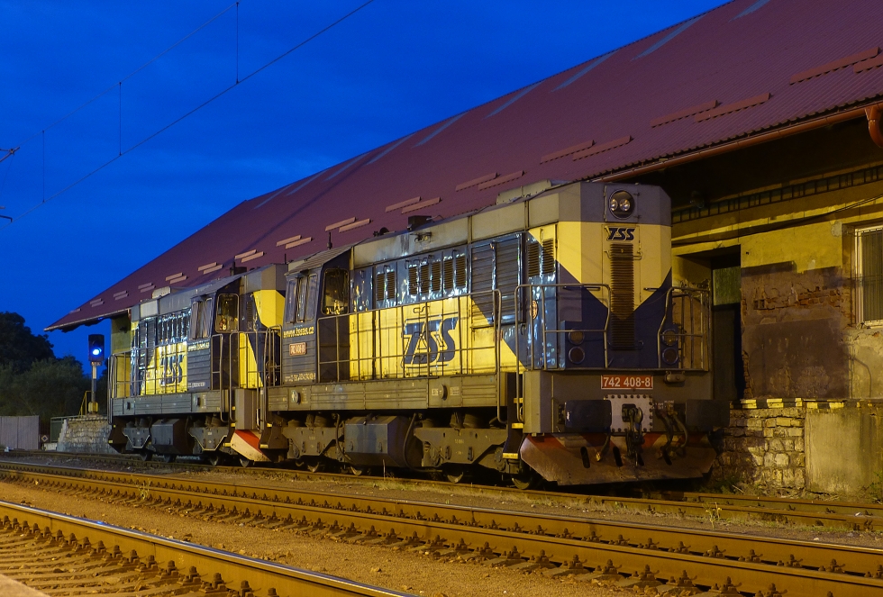 742 408-8