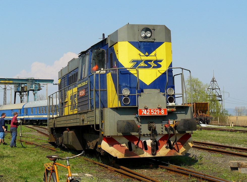 742 521-8