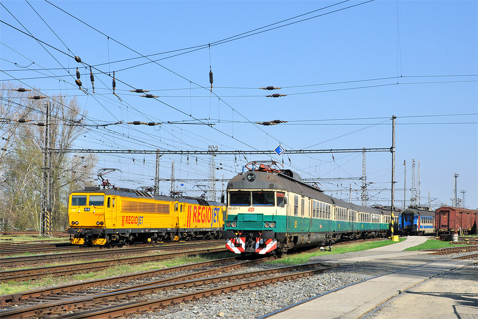 460 079-7