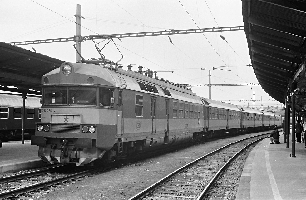 560 026-7