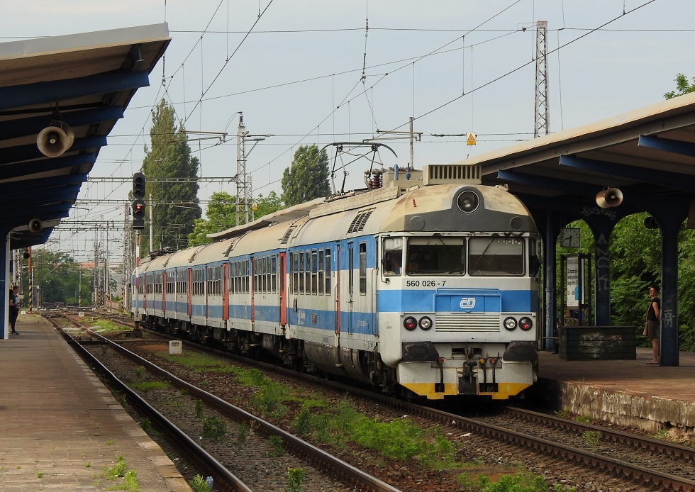 560 026-7