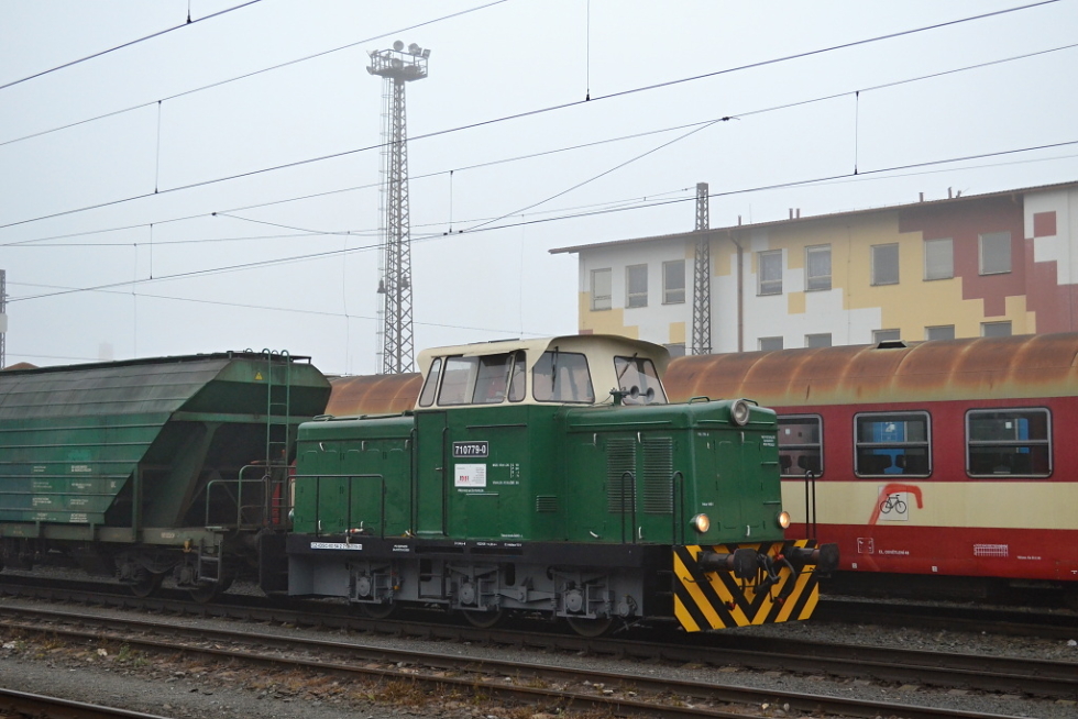 710 779-0