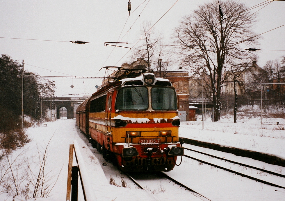 240 025-7