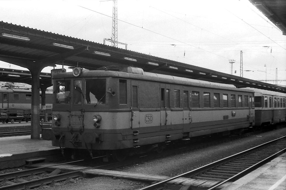 830 056-8