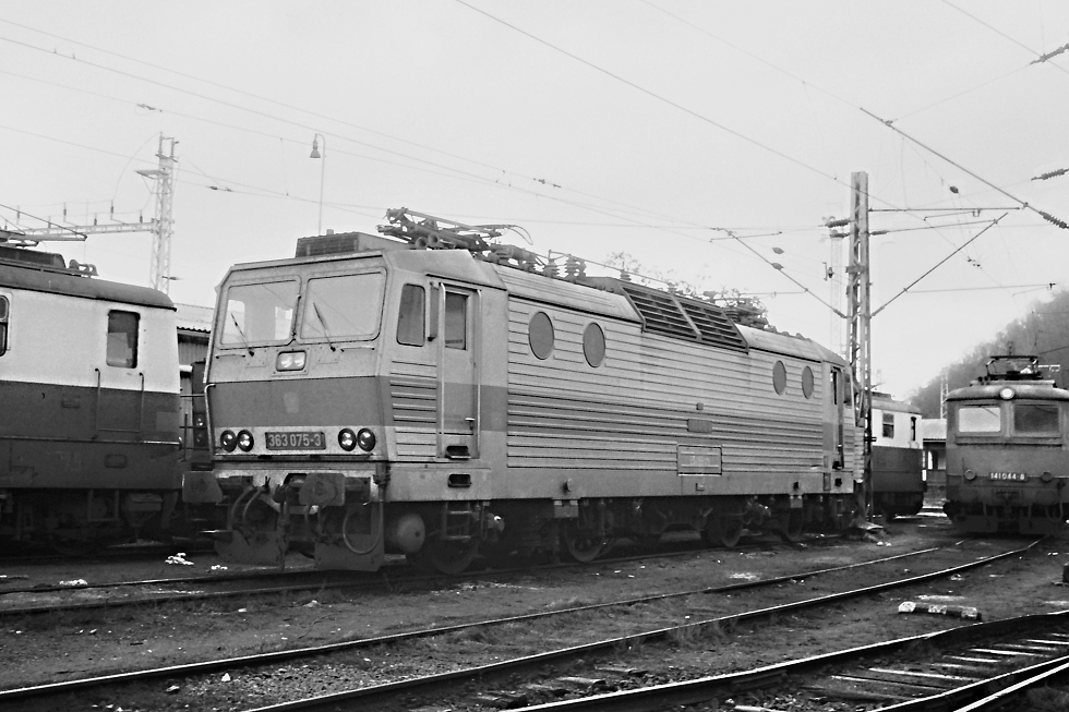 363 075-3