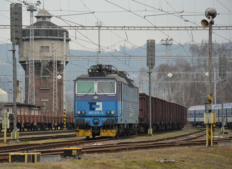 363 075-3