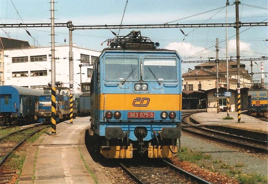 363 075-3