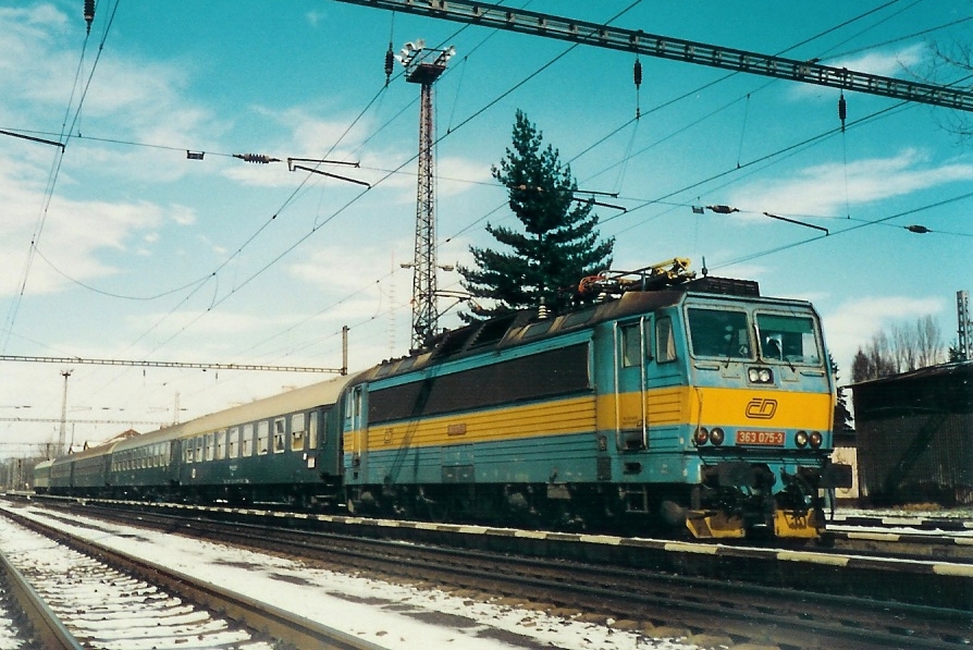 363 075-3