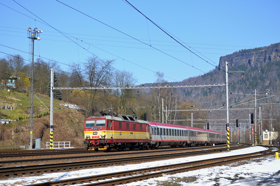 371 015-9
