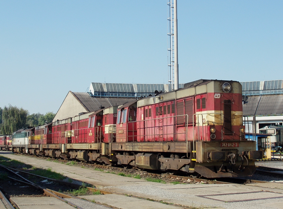 742 062-3
