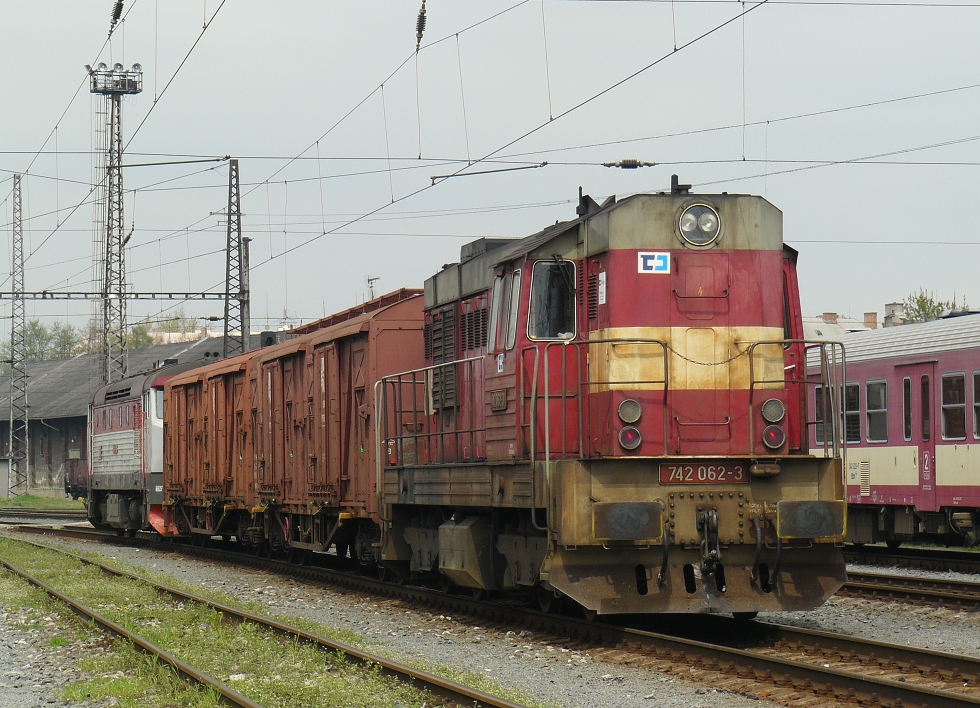 742 062-3
