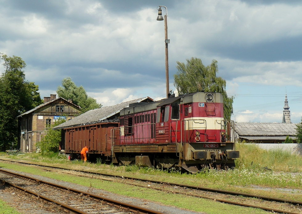 742 062-3