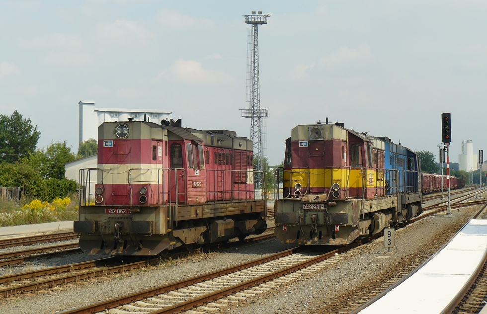 742 062-3