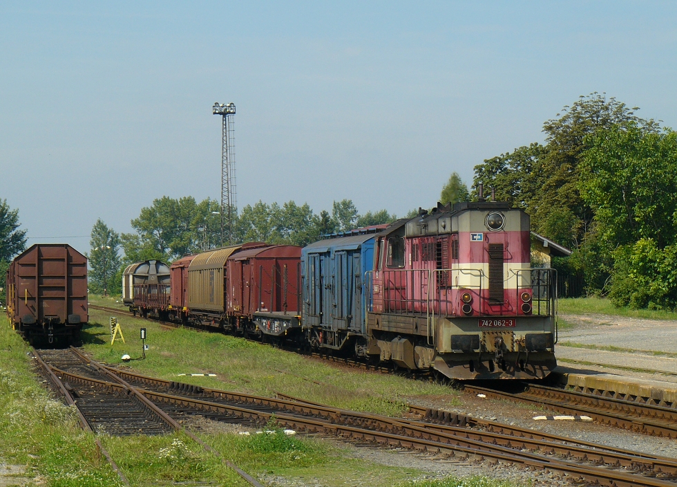 742 062-3