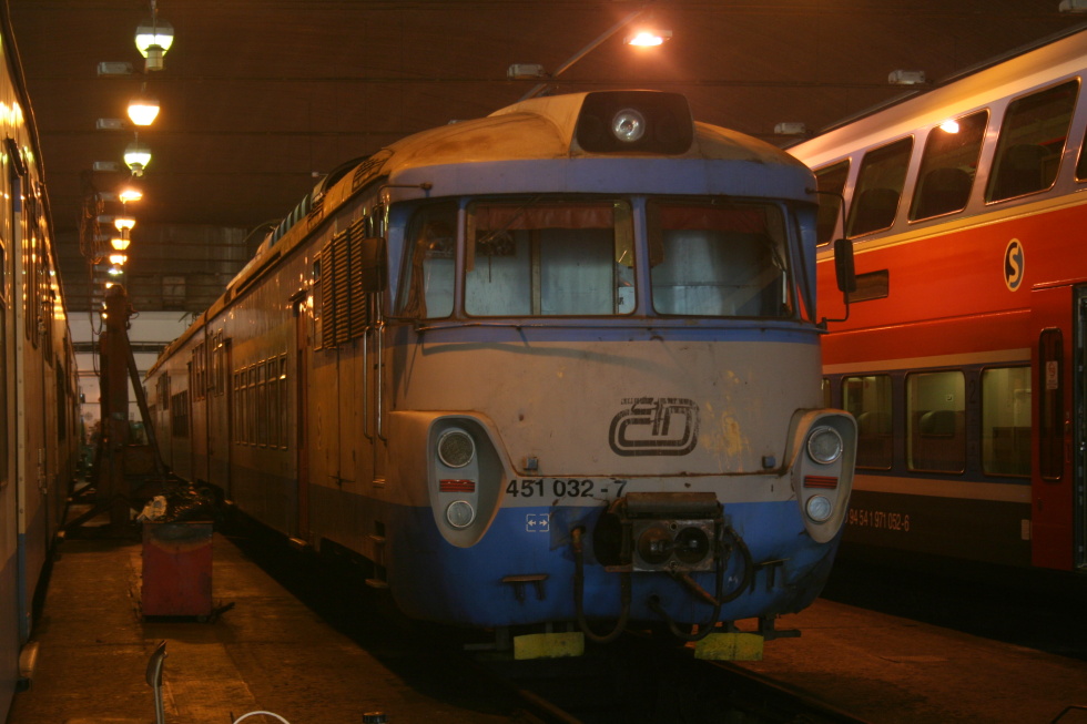 451 032-7