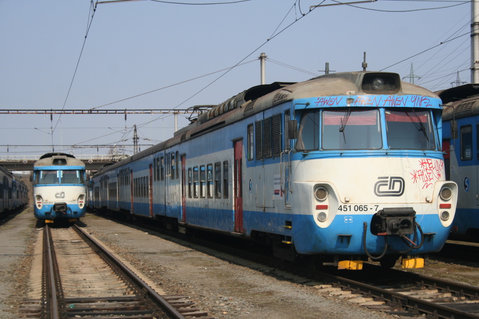 451 065-7