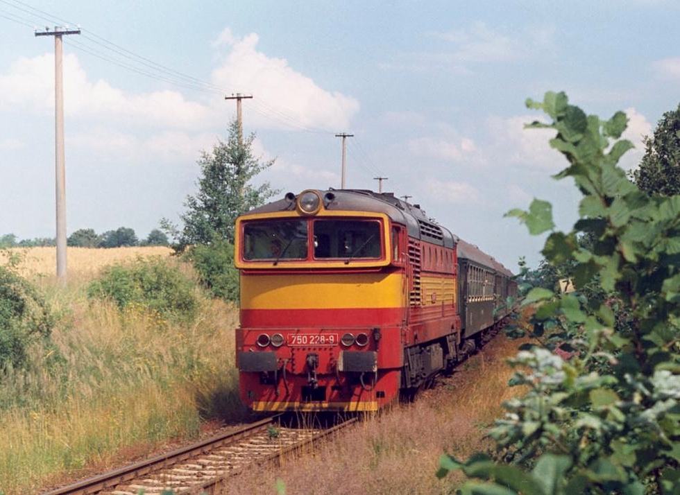 750 228-9