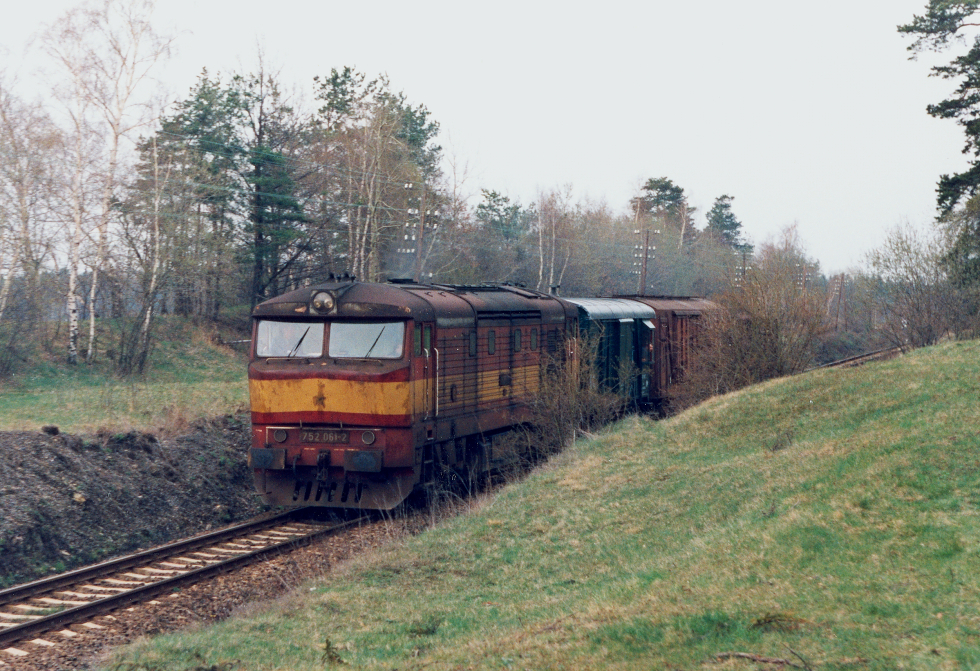 752 061-2
