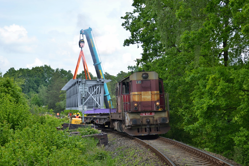 742 031-8