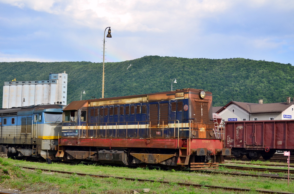 721 028-9