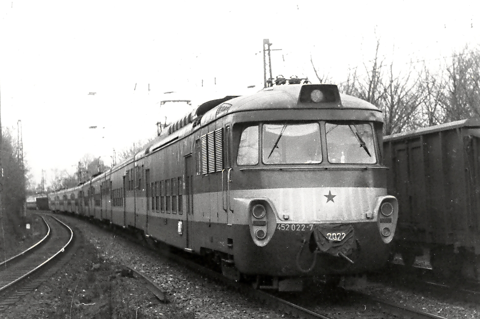 452 022-7