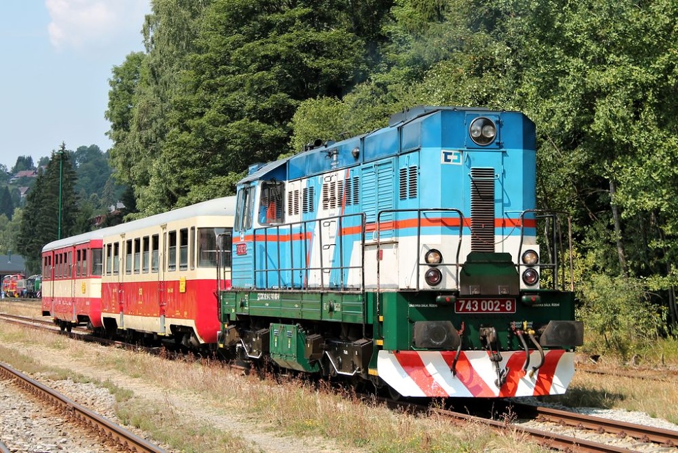 743 002-8