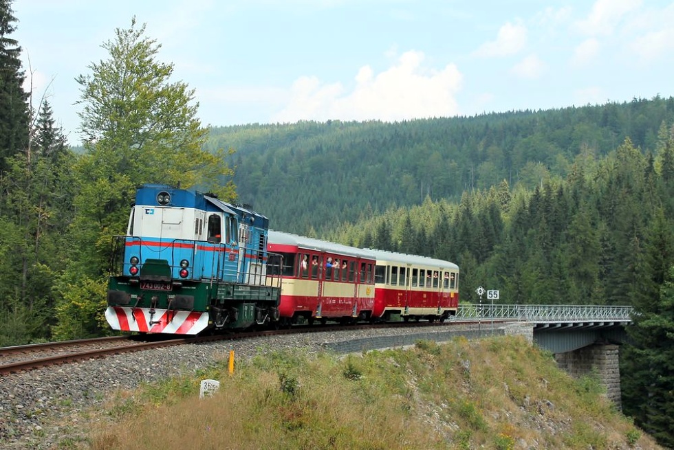 743 002-8