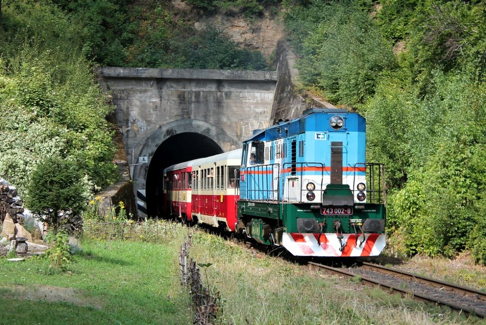 743 002-8
