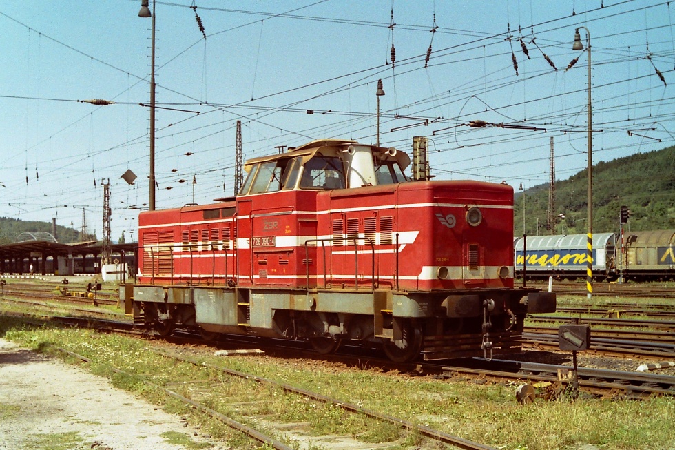 726 090-4