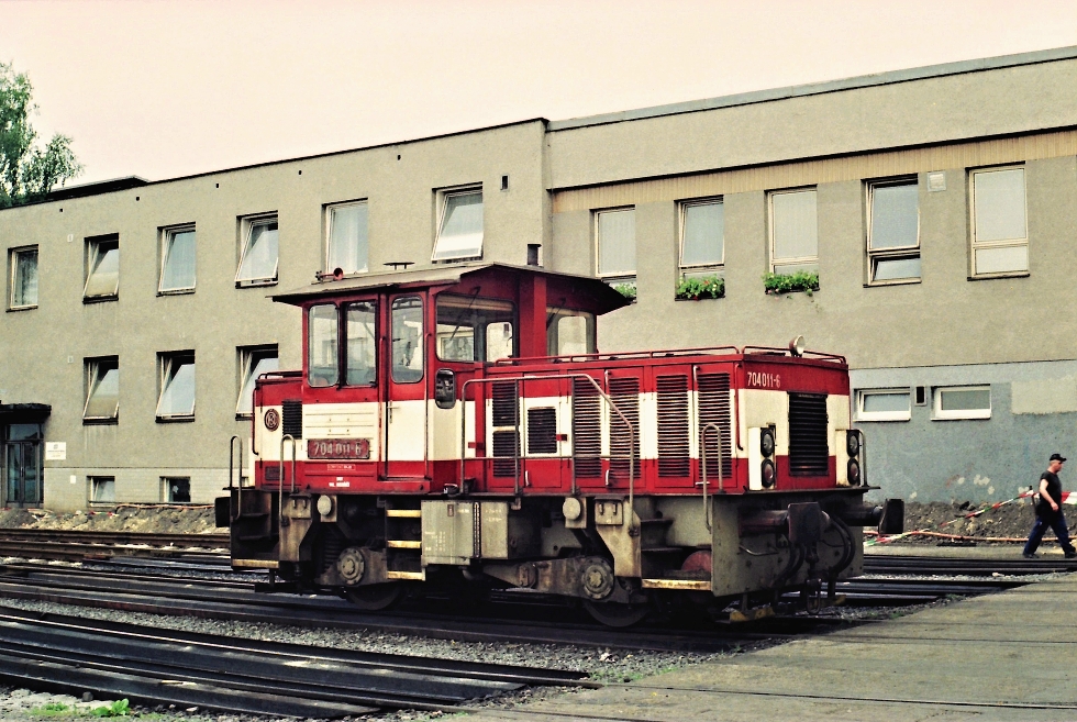 704 011-6
