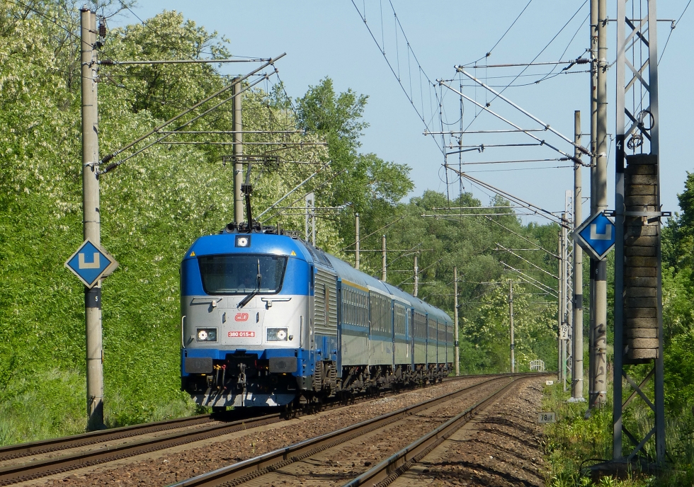 380 015-8