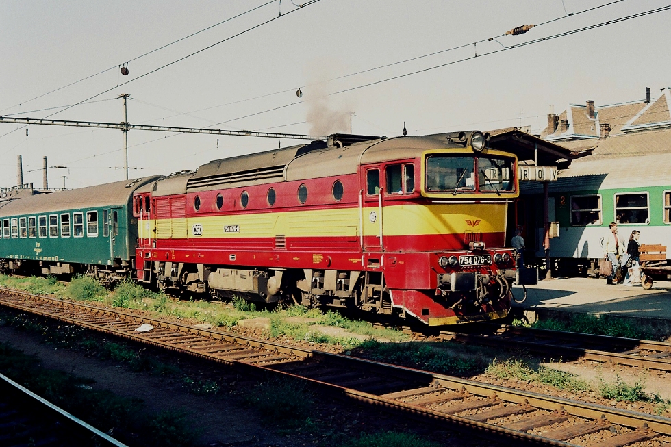 754 076-8