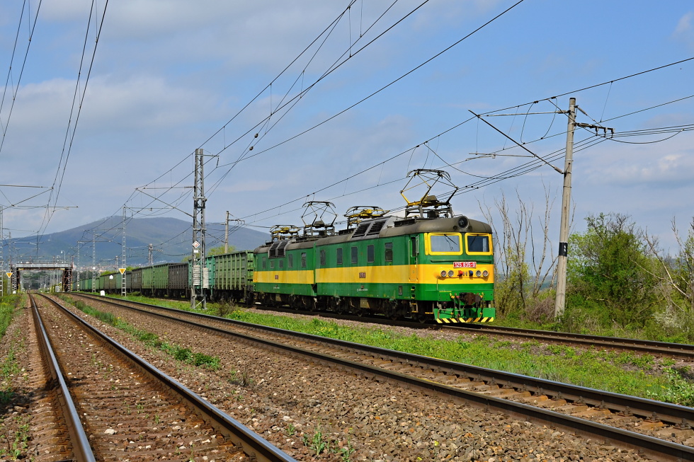 125 835-9