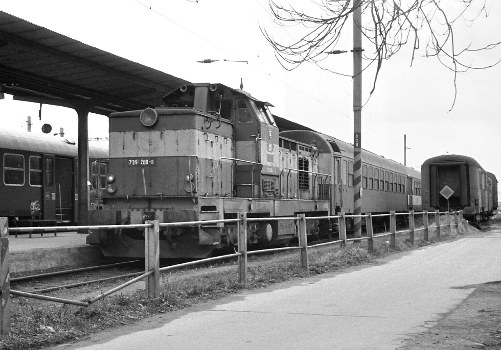 735 200-8