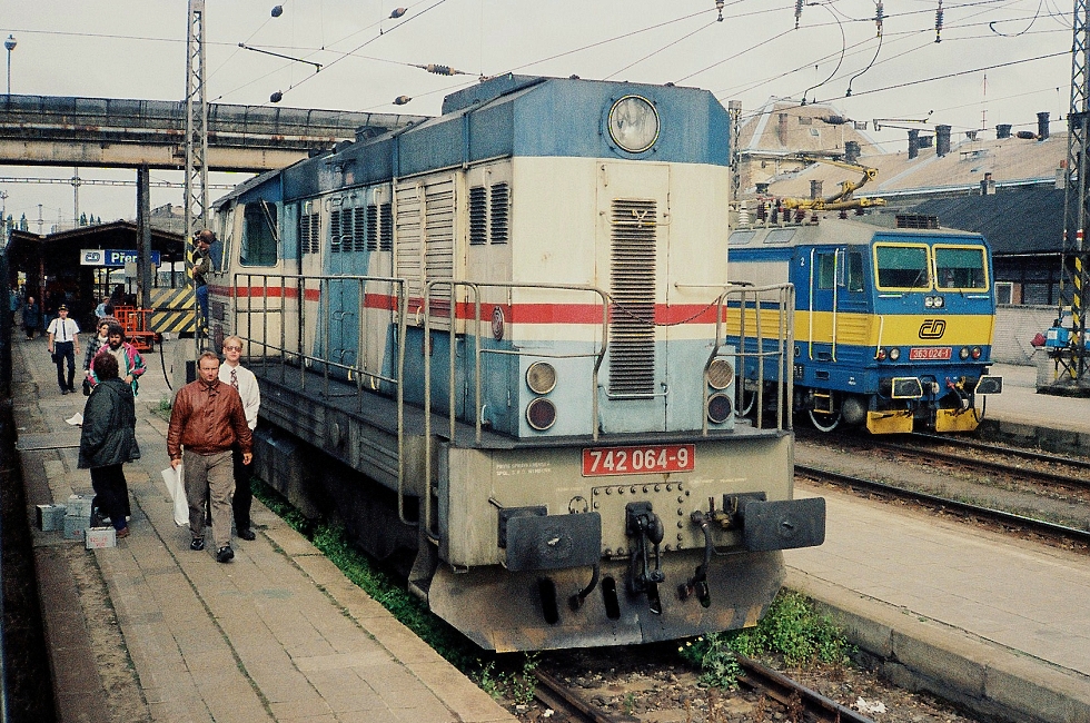 742 064-9