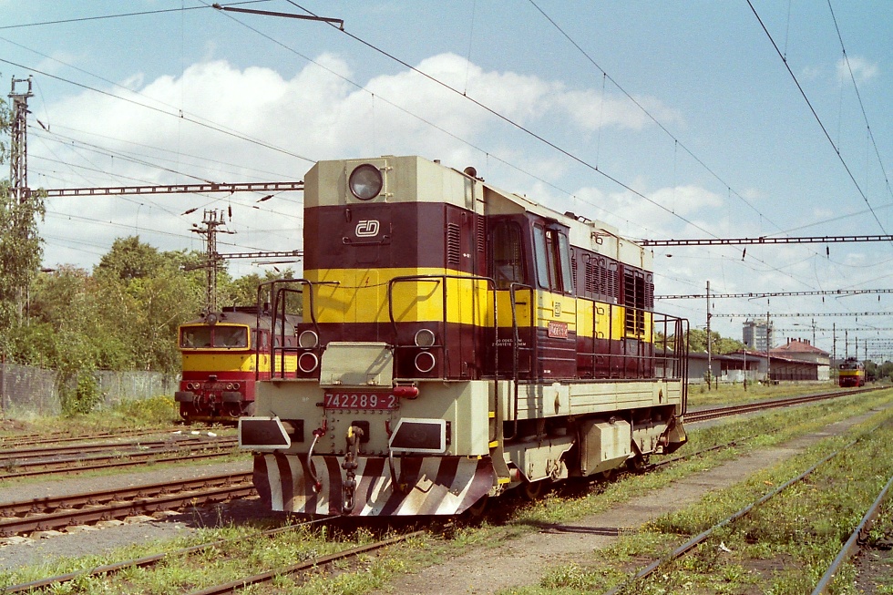 742 289-2