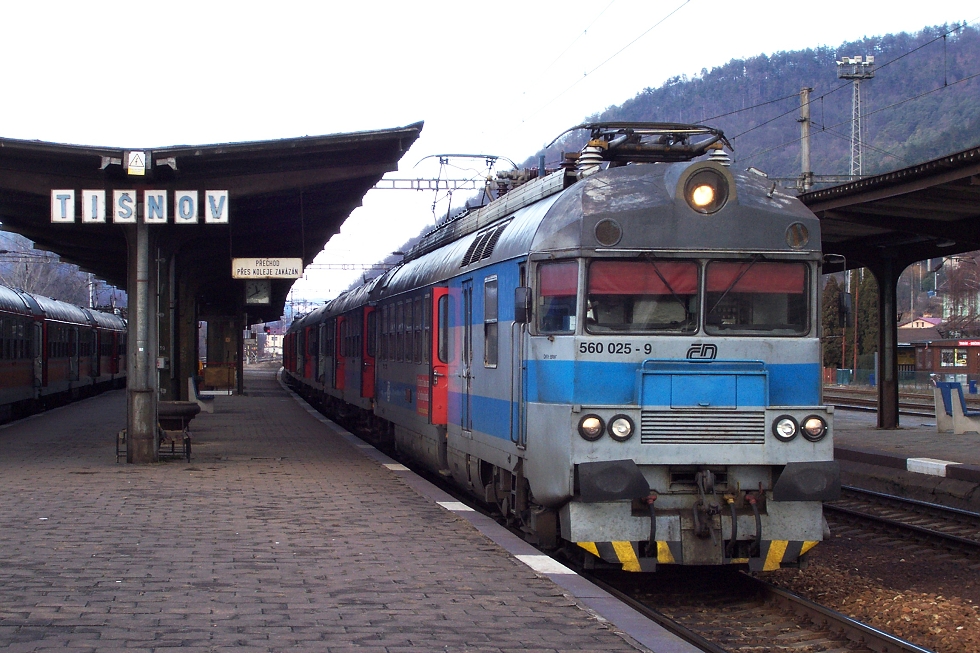 560 025-9